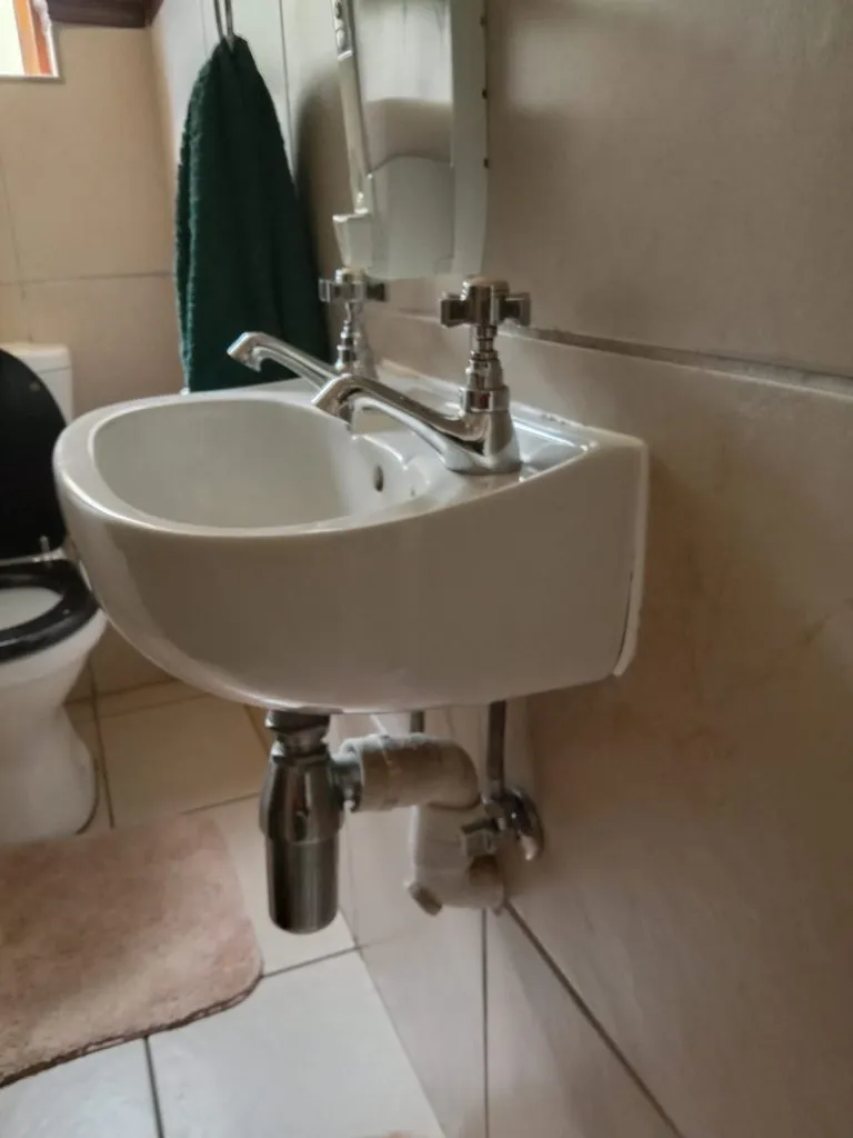 Firgrove plumber in Somerset West / Strand Firgrove plumber working in Somerset West / Strand, Western Cape